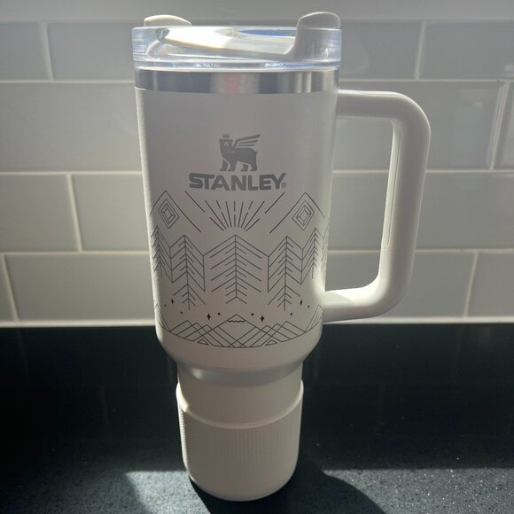 STANLEY Winterscape 40oz. Quencher H2.0 Flowstate Tumbler + Matching Boot - Picture 1 of 9